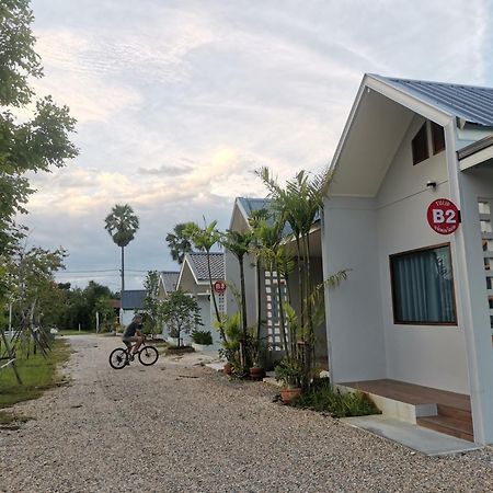 Numhom Resort Ban Nong Chum Saeng Eksteriør billede