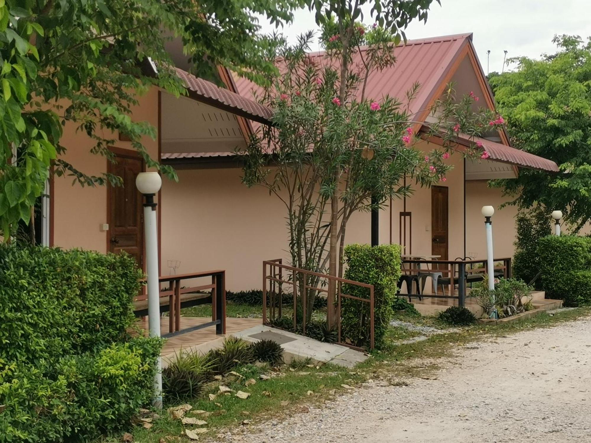 Numhom Resort Ban Nong Chum Saeng Eksteriør billede