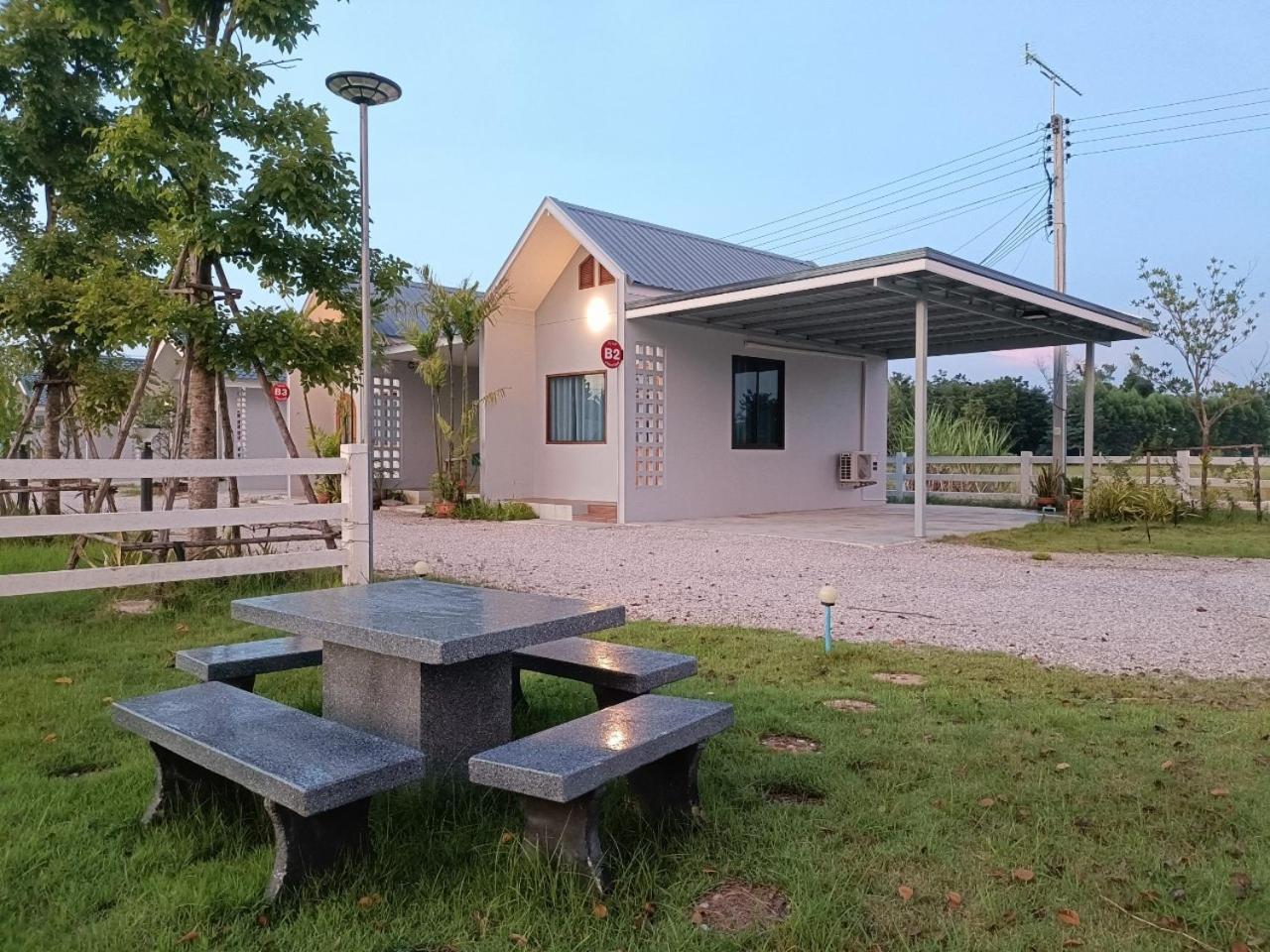 Numhom Resort Ban Nong Chum Saeng Eksteriør billede