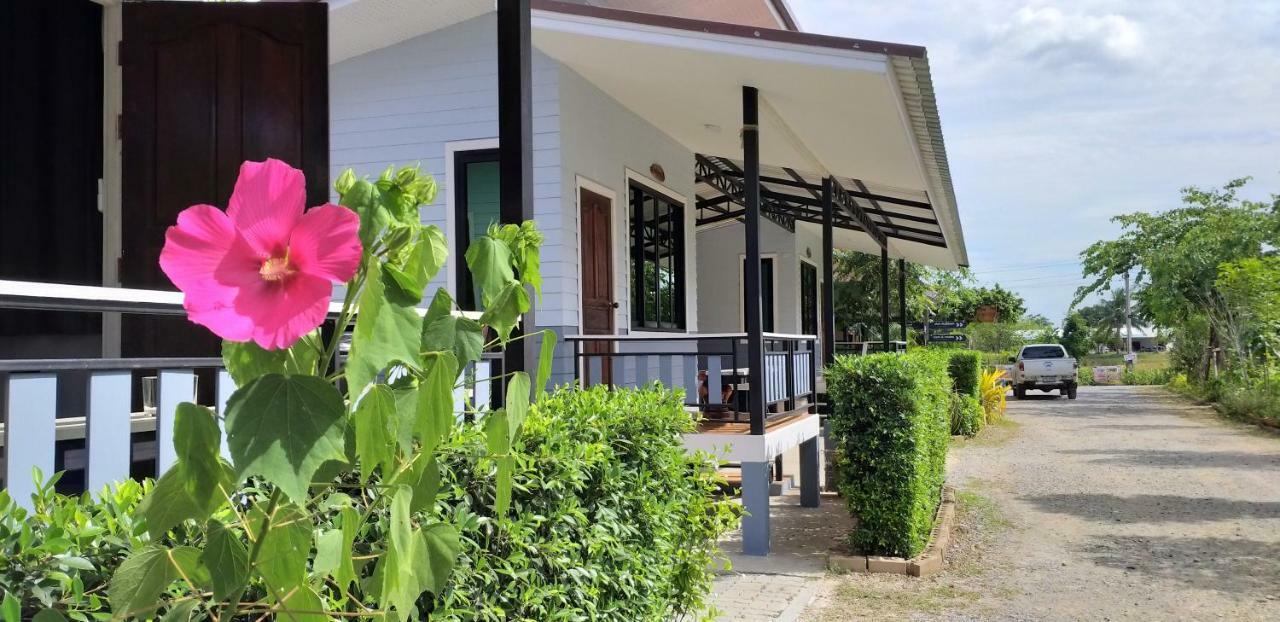 Numhom Resort Ban Nong Chum Saeng Eksteriør billede